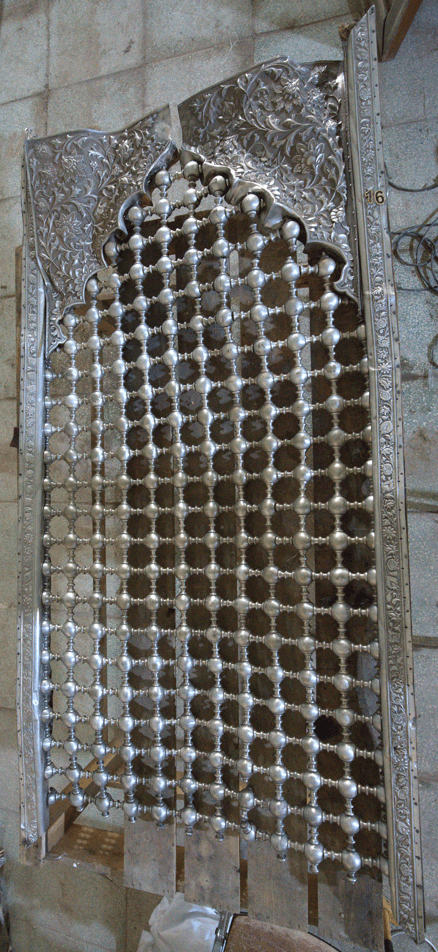 قطع شباك الضريح